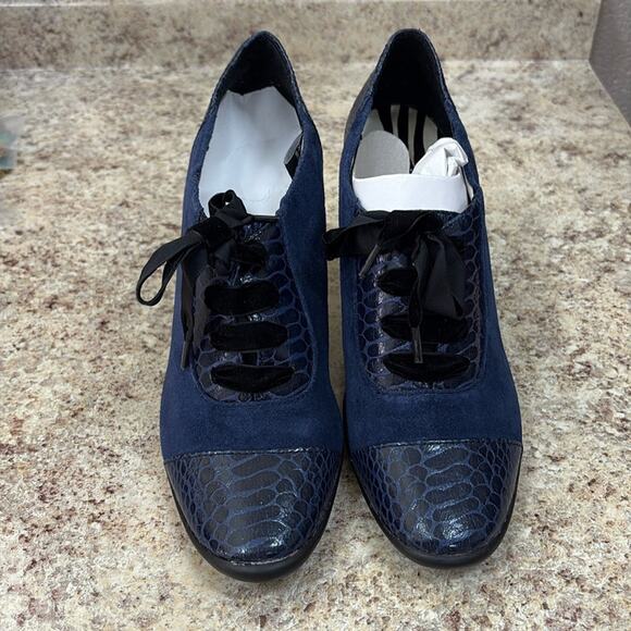 Libby Edelman Navy and Black leather Lace-Up Heeled shoes - Picture 1 of 7